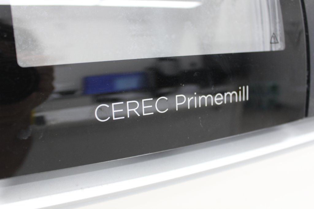 Macchinario CEREC PrimeMill per lavorazioni odontotecniche CAD/CAM