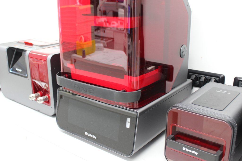 Stampante SprintRay Pro 2 per lavorazioni odontotecniche digitali