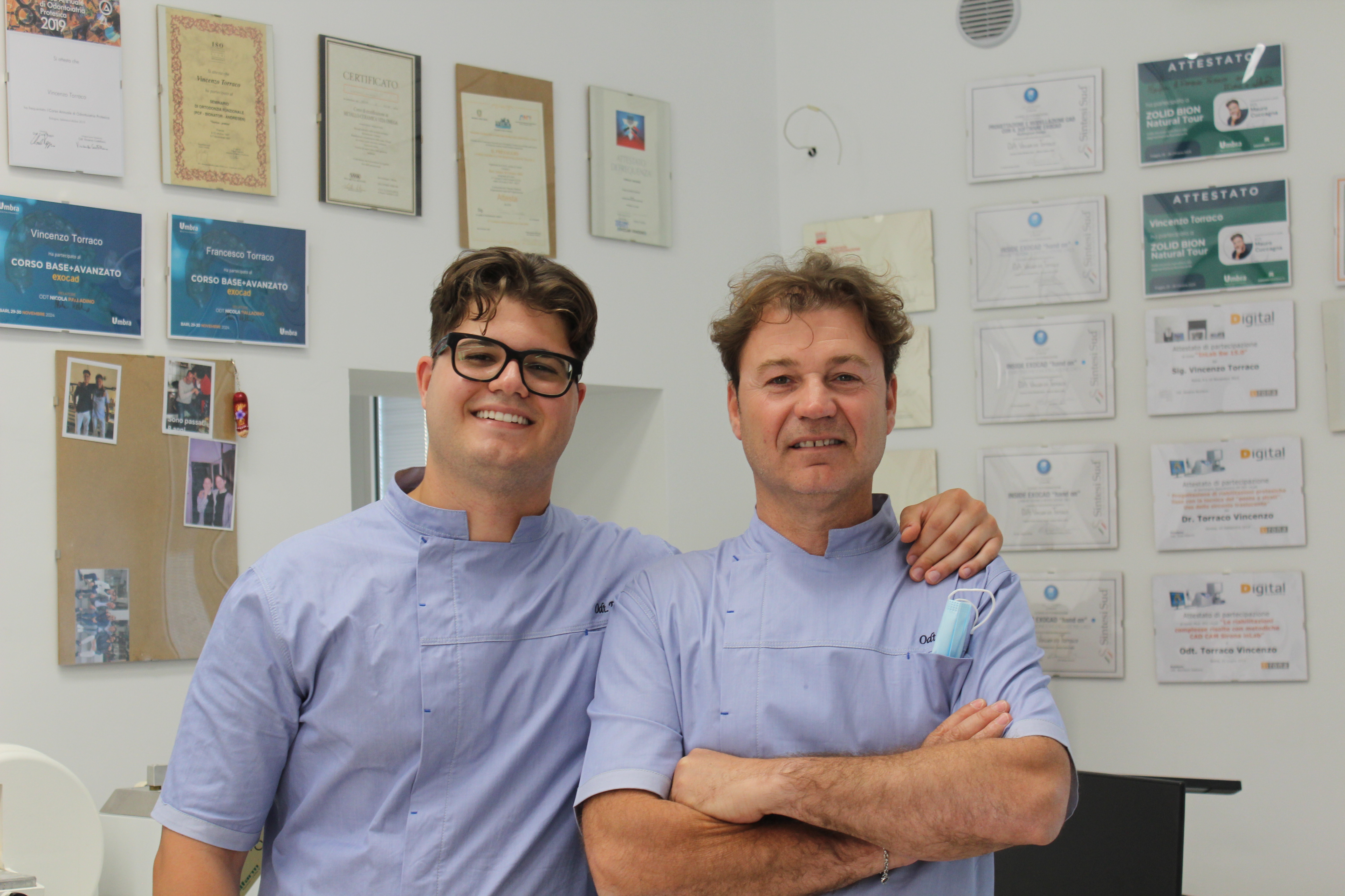 Vincenzo e Francesco Torraco nel laboratorio odontotecnico a Orta Nova